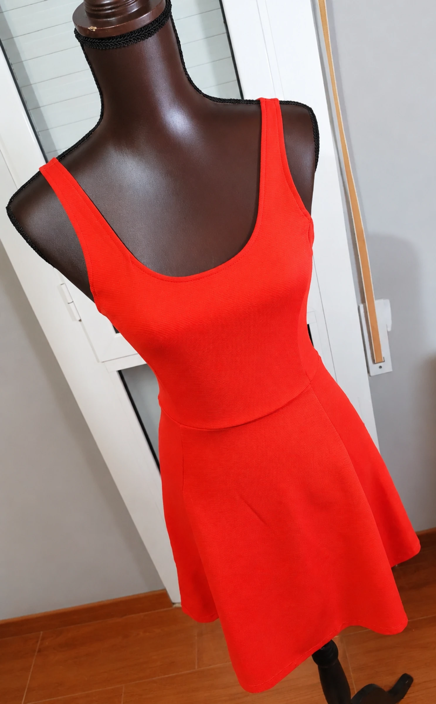 Vestido DIVIDED Rojo Coral Talla S (36) – Casual, Elástico y Muy Favorecedor